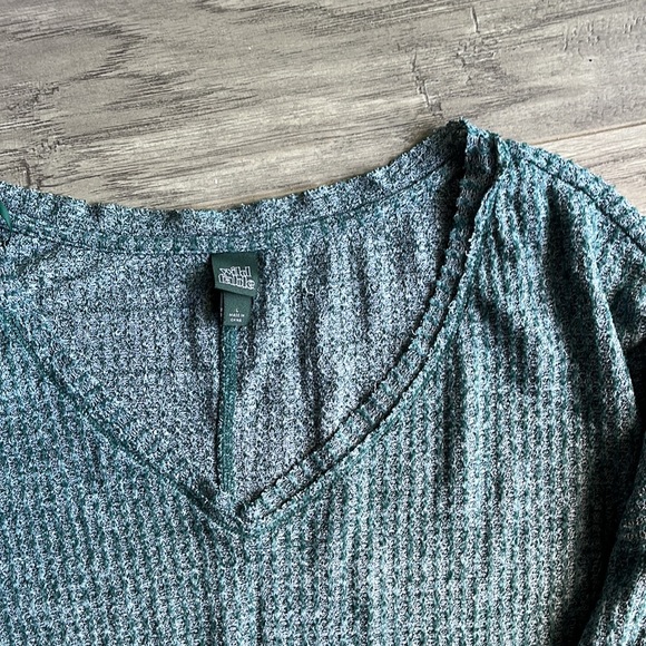 FREE add on | Cozy Oversized Green Top - Picture 2 of 7